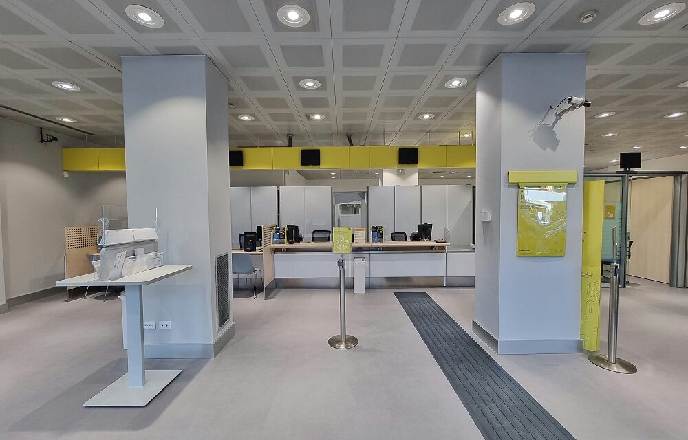 POSTE ITALIANE: NELL’UFFICIO POSTALE DI LIGNANO SABBIADORO SPAZI PIÙ ACCOGLIENTI E I SERVIZI DELLA PUBBLICA AMMINISTRAZIONE