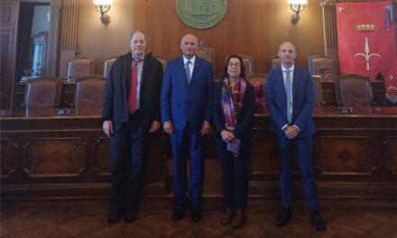 I VERTICI DELLA CORTE DEI CONTI IN SALA CONSIGLIO CON AMMINISTRATORI E DIRIGENTI DEL COMUNE DI TRIESTE: FORMAZIONE, SINERGIA ISTITUZIONALE E SPIRITO DI SERVIZIO