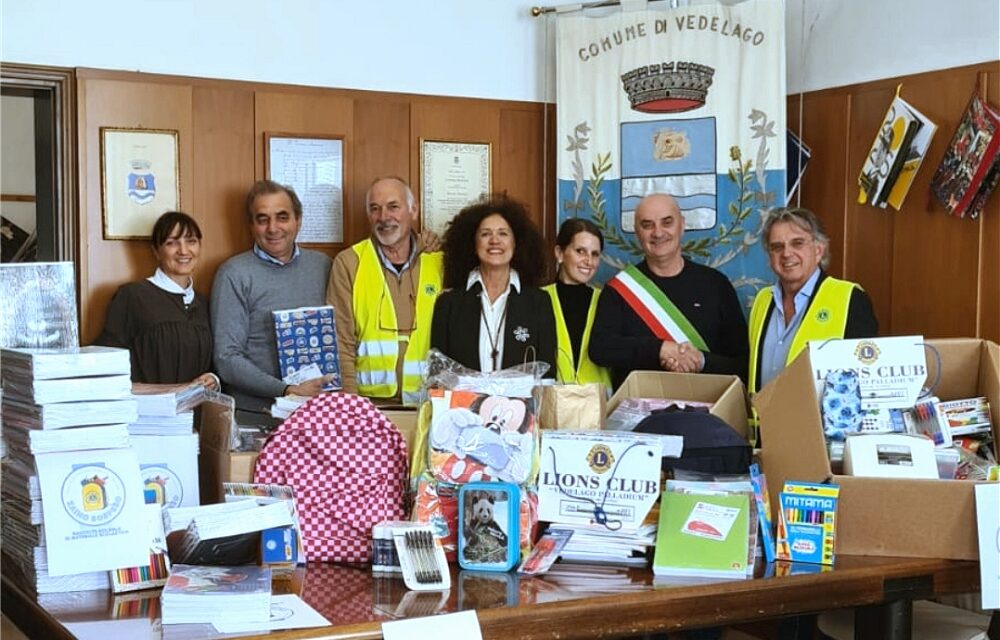 “LO ZAINO SOSPESO”, IL LIONS CLUB VEDELAGO PALLADIUM DONA MATERIALE SCOLASTICO ALLE FAMIGLIE IN DIFFICOLTÀ